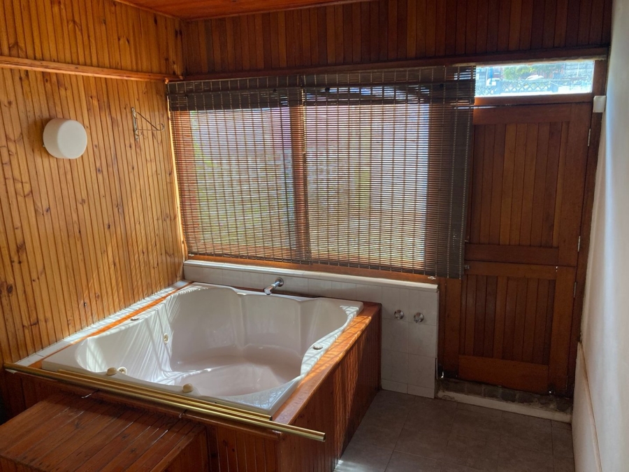 9 Bedroom Property for Sale in Dale View Eastern Cape